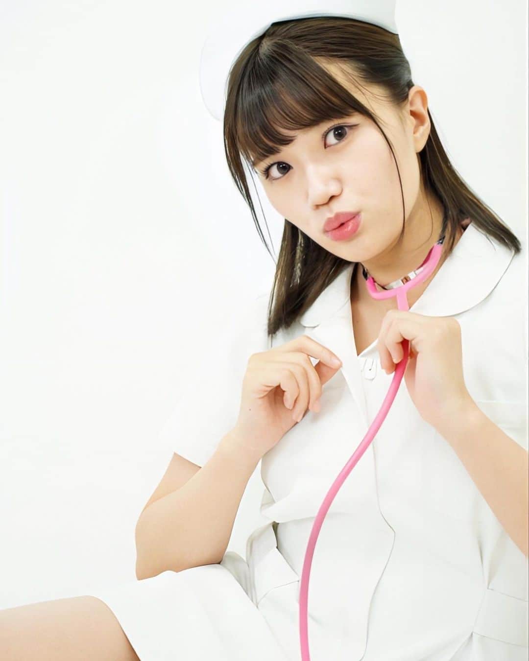 のインスタグラム：「残り３日‼️  #ミスヤングアニマル2023 グッズ  🩷水着チェキ（世界にたった1枚） 🩷バッチ4種 🩷コメント動画20種類  毎日1位〜3位に入れたら ボーナスポイントが入ります🙏🥹」