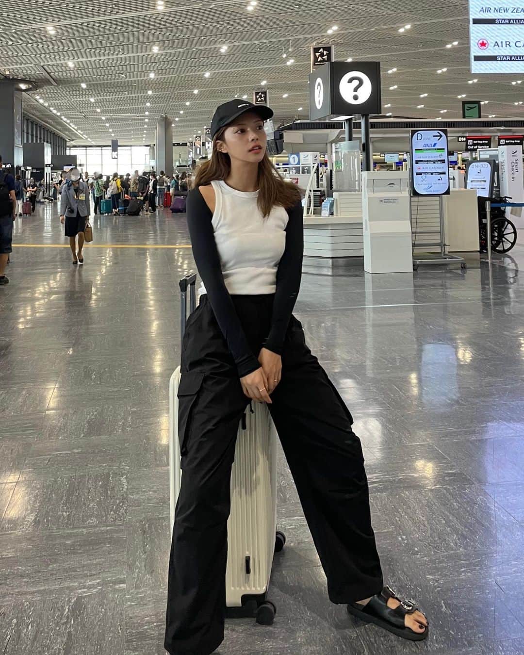 のインスタグラム：「✈️  全身GU🤭」