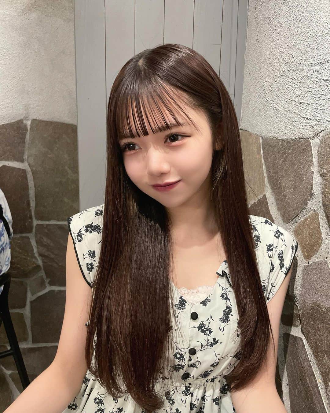津代美月さんのインスタグラム写真 - (津代美月Instagram)「. ライブ前にりんとでーとした^_-♡👍🏻  お姉さんワンピース久しぶりに着て なんだかるんるんしちゃてた  @fiolily_official 🎀  最近はまた @kogaokagaku で小顔矯正行ってきた  このスッキリ感がだいすき 👍🏻   #fiolily #フィオリリー #渋谷カフェ #roastedcoffeelaboratory」7月20日 21時45分 - __tsushiromizuki