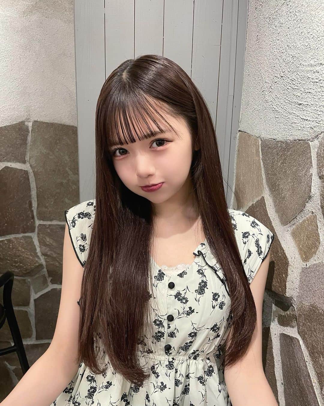 津代美月さんのインスタグラム写真 - (津代美月Instagram)「. ライブ前にりんとでーとした^_-♡👍🏻  お姉さんワンピース久しぶりに着て なんだかるんるんしちゃてた  @fiolily_official 🎀  最近はまた @kogaokagaku で小顔矯正行ってきた  このスッキリ感がだいすき 👍🏻   #fiolily #フィオリリー #渋谷カフェ #roastedcoffeelaboratory」7月20日 21時45分 - __tsushiromizuki