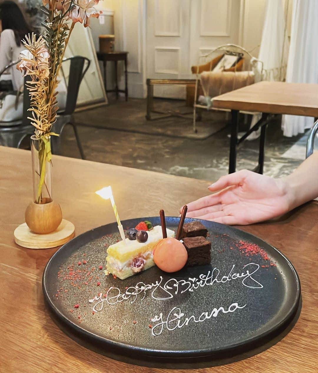 下口ひななのインスタグラム：「🎂 ⁡ ⁡ ⁡ ⁡ ⁡ ⁡ お友達㌠がお早めにお祝いしてくれましたらぶ🫶 ⁡ #Happybirthday #手」