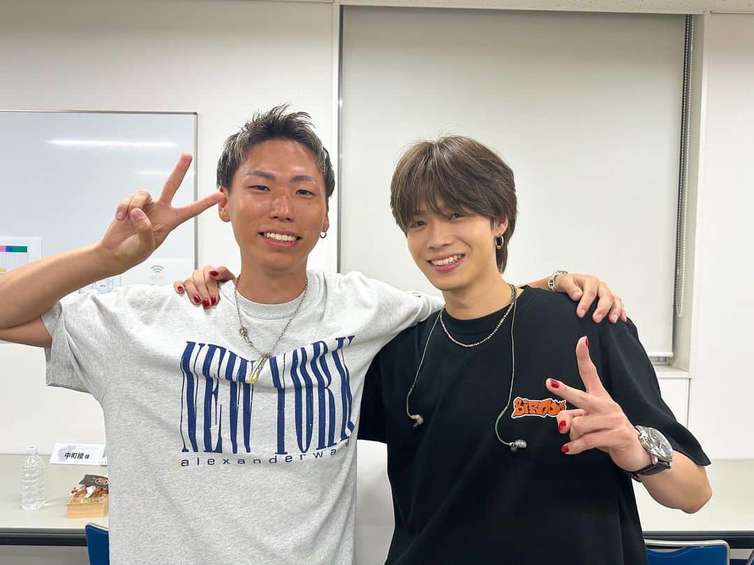 けーすけのインスタグラム：「プロデューサーやまと様、頑張っておられました😏 リハやってようやく実感してきた… CDF本番まであと1週間！！みんなで最高な夏の思い出にしよーぜ😆👍  #CDF #createrdreamfes  #日焼けの差えぐい」