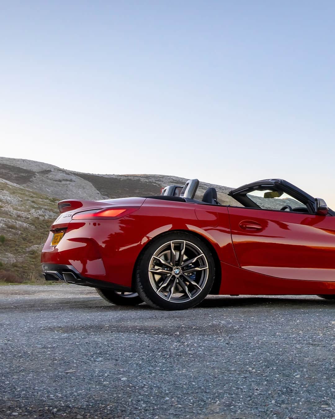 BMWさんのインスタグラム写真 - (BMWInstagram)「POV: The sun is out, you're on the open road, the roof is down, you can feel a light breeze, and you're driving the BMW Z4.   And that's on self-care 🧘‍♂️  The BMW Z4 M40i. #THEZ4 #BMW #Z4 __ BMW Z4 M40i: Combined fuel consumption: 8.1–7.9 l/100 km. Combined CO2 emissions: 184–179 g/km. All data according to WLTP. Further info: www.bmw.com/disclaimer」7月20日 21時38分 - bmw