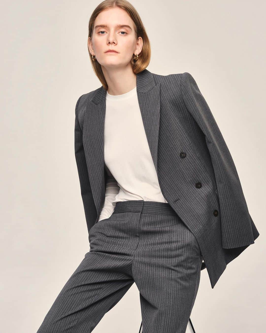 Theory luxe official account.さんのインスタグラム写真 - (Theory luxe official account.Instagram)「［LOOKBOOK FALL 2023］  JACKET：Eden Shannon(9月発売予定) PANTS：Eden Zoie(9月発売予定) PULLOVER：Paddington2 Connie L  #theoryluxe #セオリーリュクス #セットアップ #ジャケット #パンツ #きれいめコーデ #きれいめカジュアル」7月20日 21時39分 - theory_luxe_official