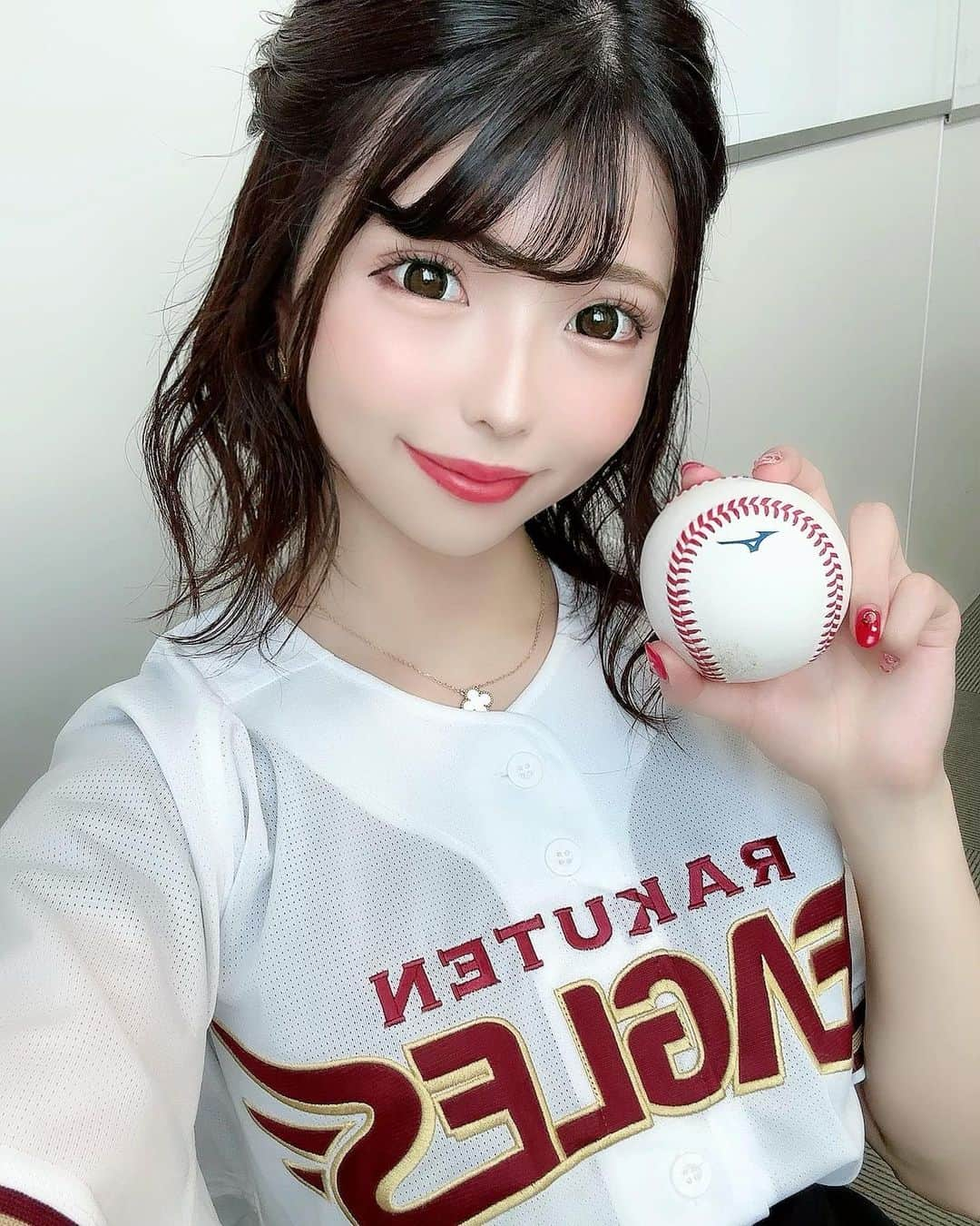 ななぷりんのインスタグラム：「楽天始球式⚾️ もう一回したい！て思うぐらい楽しくて素敵な思い出💭 改めて最高でした🥰」