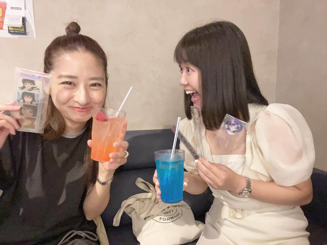 中田あすみのインスタグラム：「21日のピッチイベントに向けて波音役の寺門仁美ちゃんと練習してきましたー！🎤🎶🧜 そしてピッチコラボドリンク🥤✨  波音、リナ、ココ、カレンのグッズが当たった✨ るちあは出ず🥲💔  でも、この後参加してくれたミキPこと土屋実紀様がるちあのしおりを譲ってくれました🥹さすが✨ あ、ミキPとの写真撮り忘れた…orz  仁美ちゃんはあららのキャラソン、星羅のキャラソンと、全く波音の歌をうたわず練習そっちのけだったけど、めちゃくちゃ自分のものにしてた🤣w （しっかり後半は波音の持ち歌を練習してました♡）  抽選に外れてしまった方、今回はお会いできず残念です。。 また次の機会に会える事を信じて…！✨ 当選された方は外れてしまった方々の分まで、思いっきり楽しんでいってください！😊  #ぴちぴちピッチ #ピッチコラボルーム楽しかった #最後にゾロ目チャレンジ #グダグダの夢のその先へ #まさかのゾロ目成功 #ミキPの世界で一番早く朝が来る場所本当に素敵で泣ける」