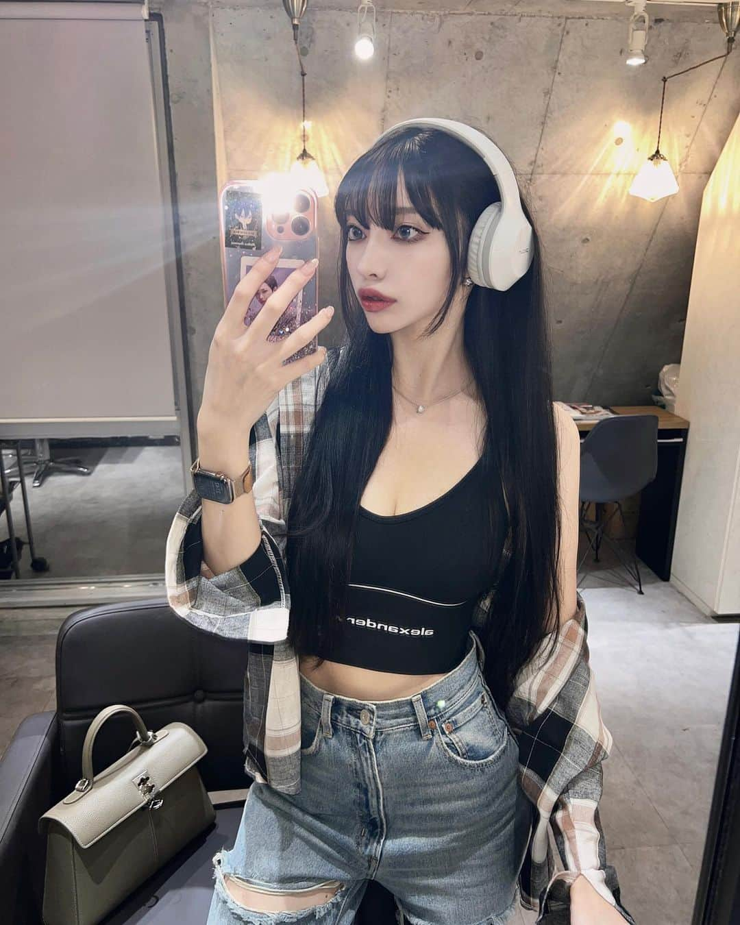 ?????のインスタグラム：「. オシャ女になれるヘッドホン🎧  @shein_japan  商品番号▶︎ 13435476  可愛いし折りたためるし音質いいし小道具にしようと思ってたけど普通に使ってる🎧🤍  . . #shein #shein購入品 #shein購入品紹介」