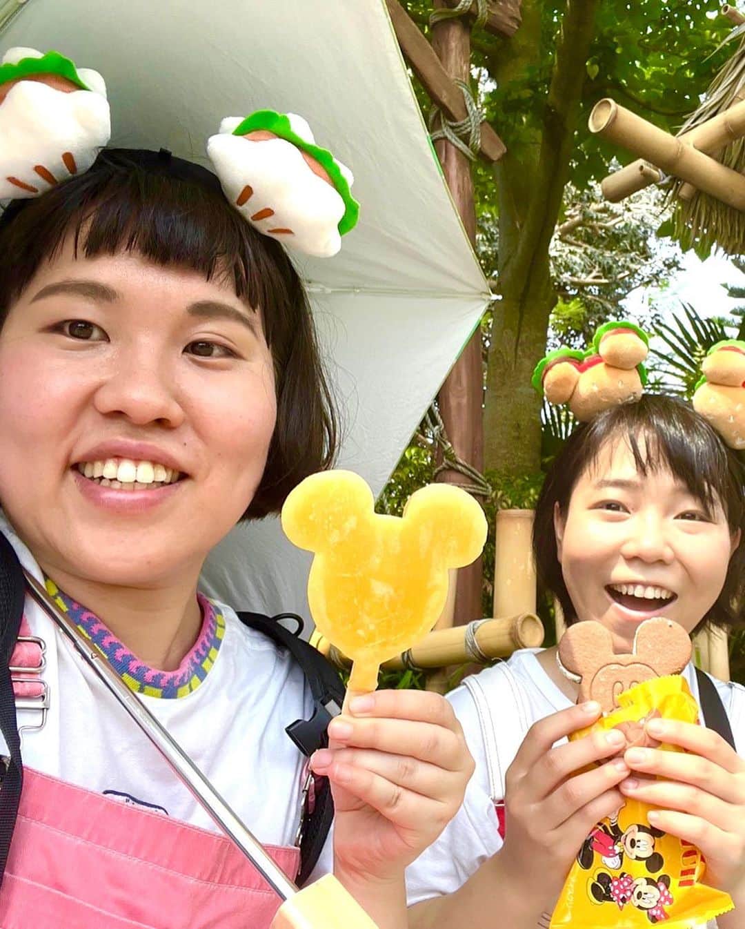 杵渕はなさんのインスタグラム写真 - (杵渕はなInstagram)「かりこるとディズニー行きました！ 朝から晩までずっとはしゃいじゃいました🥴  美女と野獣最高でした！  ディズニーって夢みたいなところでした✨  #ディズニーランド #フタリシズカ #かりこる #つなぎ #美女と野獣」7月20日 21時48分 - kinebuchihana