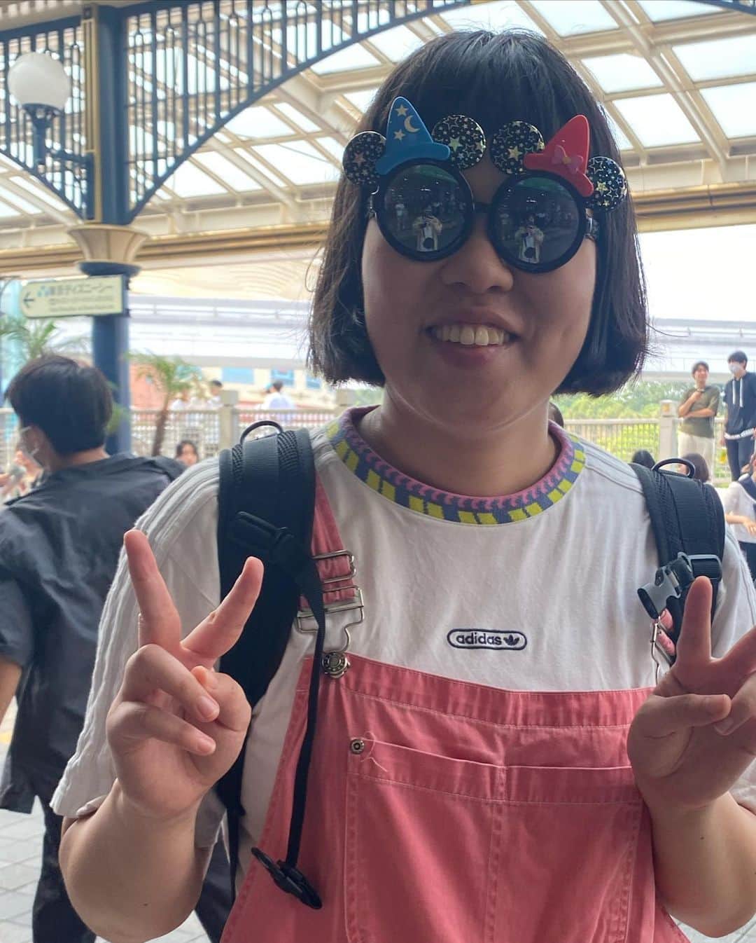 杵渕はなさんのインスタグラム写真 - (杵渕はなInstagram)「かりこるとディズニー行きました！ 朝から晩までずっとはしゃいじゃいました🥴  美女と野獣最高でした！  ディズニーって夢みたいなところでした✨  #ディズニーランド #フタリシズカ #かりこる #つなぎ #美女と野獣」7月20日 21時48分 - kinebuchihana