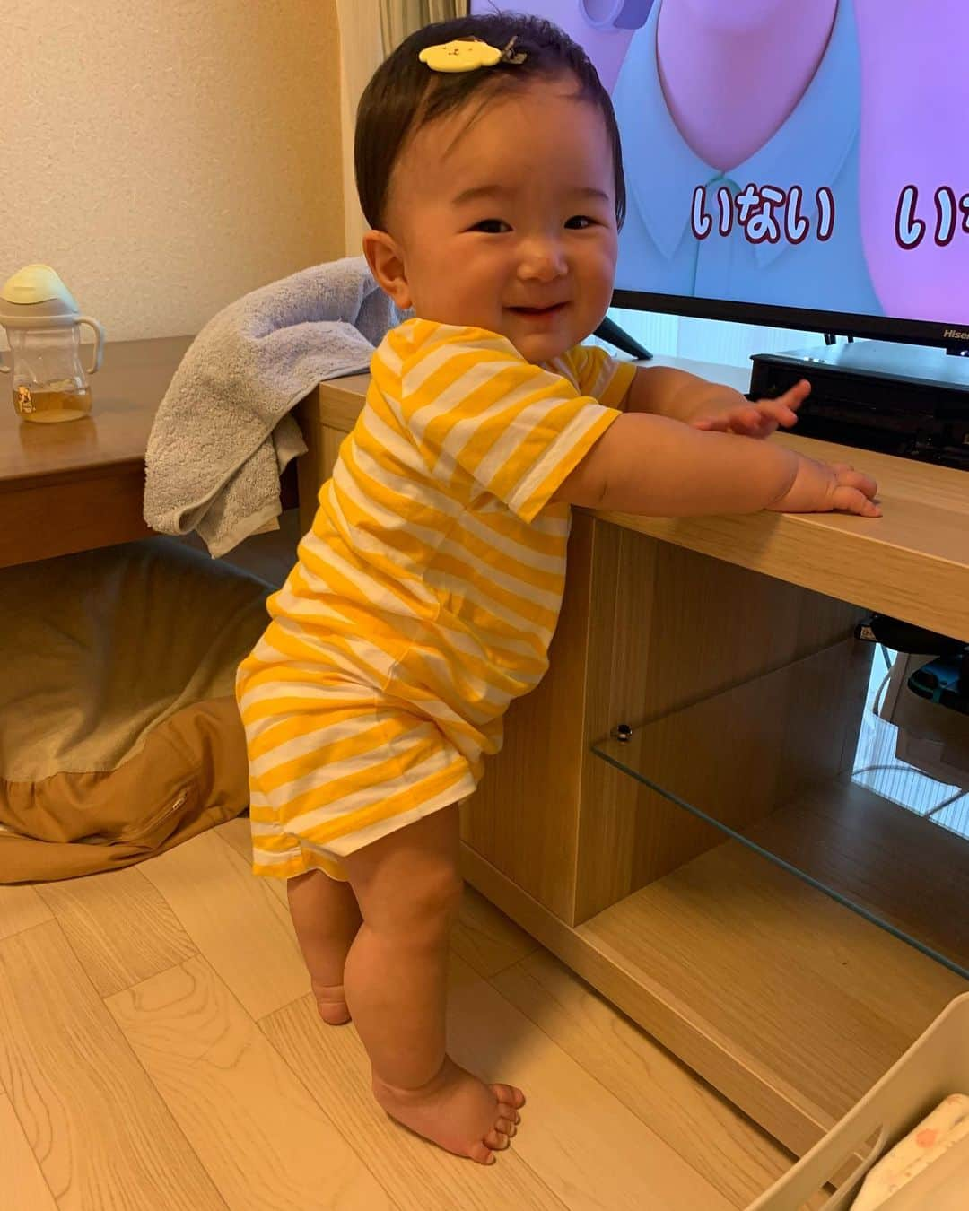 matano Kastaneさんのインスタグラム写真 - (matano KastaneInstagram)「ひなたろう、生誕300日が過ぎました♡👶🏻👏  元気に育ってくれて本当にありがとう。 成長してるのを傍で見守れて本当に嬉しいです。 ただ1日、1週間が一瞬過ぎる。。  最近のひなたろうはとゆうと、  🌞ひたすら抱っこマン(ベビーカー乗車時間20分)  🌞一回ダメって言われてることを こっちをニヤリ顔で見ながらしてくる。笑  🌞ニヤリ顔しながらこらーっ！て言われ待ち。 言って追いかけたらきゃーって言って逃げる(疲れるけど楽しい)  🌞上の歯がやっと生えてきかけ  🌞やんちゃ度が増してきた  🌞後追いがすごい(かわいい…♡ズボンいつも引っ張られる) 　お皿洗うのも30分はかかる。 　歩行器にいれてもこっちにくる(かわいいです)  🌞嘘寝してたらバレて 　笑いながら近づいてきてほっぺパチパチ、お鼻パクッ(🤤)  🌞最近よくちゅーしてくる (たまりません涙かわいい)  🌞つかまり立ち、歩き、はお手のもの✨ドヤ顔してくる  🌞先にひなたが起きてるので、 　朝起きた時、近づいて来てくれて 　ちゅー(たまに鼻パク)と、ぎゅー(溶)  🌞3食、ご飯のあとの片付けが大変 　手掴みで絶対に食べたい派の為、顔も髪もぐっしゃぐしゃ  🌞寝る前は必ず独り言タイム 　あぅー　ぱあ〜　うぅ〜ん　  🌞お布団大好きで、ひいたら笑顔でダイブ🏊笑 　  毎日幸せをありがとう。。❕ やっと、育児にもまだ、まだ、余裕ができてきて、 この時はこれ！っゆうのがちょっとずつ分かってきた🍦🥹  毎日お母さん、お疲れ様です😭 両立してる方、尊敬です❕ 明日からも家族みんな楽しく過ごせますように🫶」7月20日 21時53分 - matanoriii