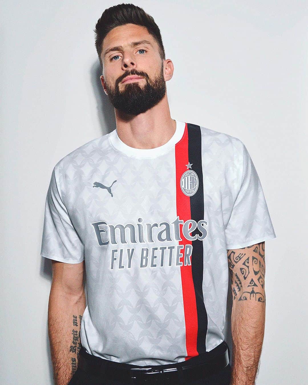 PUMA Footballのインスタグラム：「1899 reasons for a white Away 🤍 @oliviergiroud」