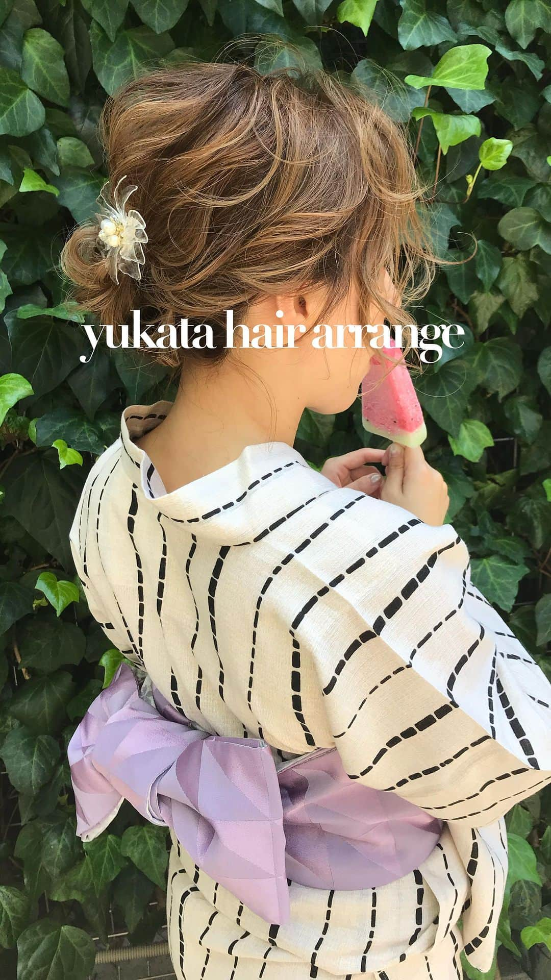 かとうあやののインスタグラム：「. お祭りの時期なので…👘♡  浴衣ヘアアレンジ特集🫶🌴👒💞  是非参考にしてみてください😊 ダウンスタイル、アップスタイルどちらがお好みですか？🙌 ヘアアクセサリーなどによっても雰囲気が変わります👧✨  なにが似合うんだろう〜？とお悩みの方、 ぜひお任せください🫶 お客様に似合うヘアーをご提案します💗 全てお任せも大歓迎🙆‍♀️✨  【⠀料金 】 ヘアセット￥6,600 ヘアメイク￥5,500 浴衣着付け￥3,300  ※場所によっては出張も行っています🚗³₃ ご相談ください🙏  平日は空きがまだありますが 土日はかなり埋まってきています💦 ご希望に添えない場合もございますが…🥲 お気軽にお問い合わせください🙇‍♀️♡  #お祭りヘア  #浴衣ヘアアレンジ #浴衣ヘア #浴衣アレンジ #お祭りヘアー#浴衣着付け #出張ヘアメイク#出張ヘアセット#浴衣ヘアセット #ヘアセット出張#東京ヘアセット#花火大会」