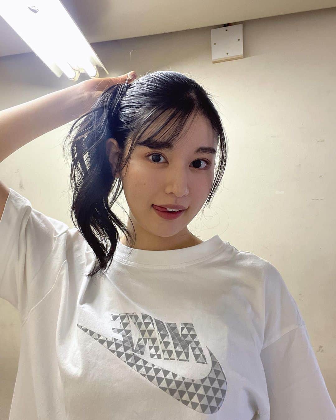 森青葉のインスタグラム：「☺︎ ポニーテールを見せたい女👩🫶🏻  舞台観にぜひ観に来て下さい！ 終演後にお見送りさせていただきます＾＾  チケットはストーリーのハイライトに載ってます！  #ポニーテール」