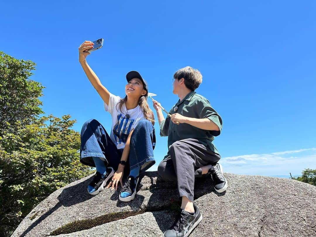 齊藤このみのインスタグラム：「久世さんと収録！ 今回も自由にやらせてもらいました〜😙  今日の御在所は気温20度！涼しかったー！✨ 空気も澄んでて気持ちよかった🥹🩵🩵🩵 @gozaisho_ropeway」