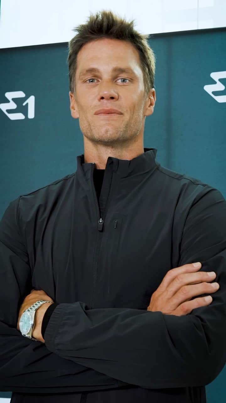 トム・ブレイディのインスタグラム：「So excited to be joining the E1 World Championship and honored to be competing against some of the greatest athletes in the world. Throughout my career, I’ve always been synonymous with speed. That’s just what the fans have come to expect 😂. So, Rafa, Didier, and Checo, get ready, we are coming for the top spot. LFG!」