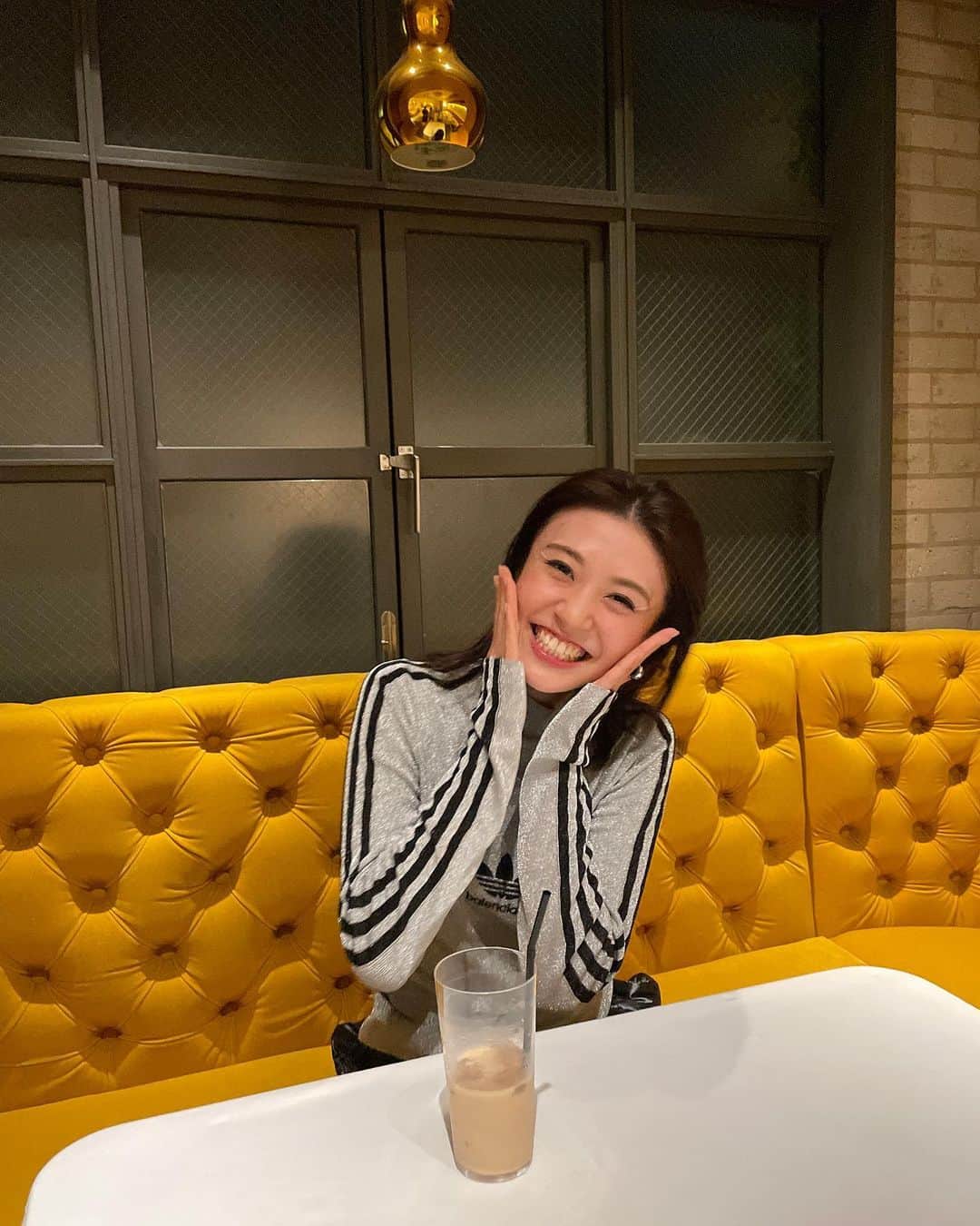 のインスタグラム：「ディナーショーの打ち合わせ終わりにスタッフの皆さんとお食事してきました🫶💕 楽しくてあったかーい時間は幸せでいっぱいになりますね☺️💓 皆さんとお会いできる日が楽しみです🤭❤️❤️❤️  #潤花 #ディナーショー #Starting Now」
