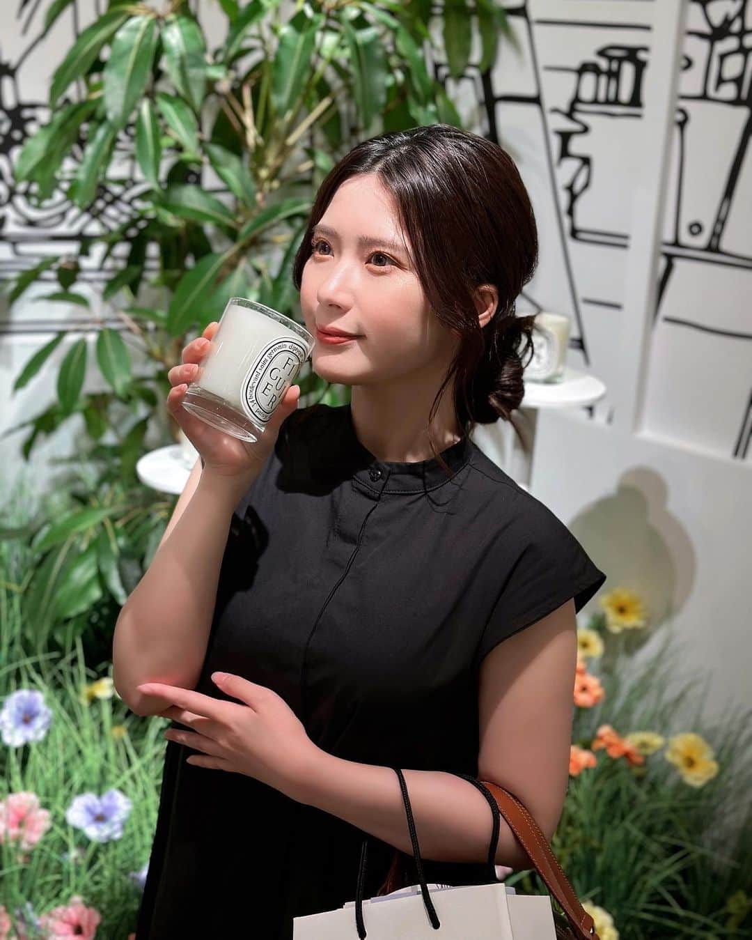 のインスタグラム：「⁡ 先日のdiptyqueの限定イベント🪞🤍 ⁡ お花に囲まれた空間も と〜っても素敵で、 会場 全ていい香りに包まれてた💐 ⁡ ワークショップも体験できて、 限定カフェも行けたよ🫶🏻 ⁡ ギフティングもいい香り〜 diptyque好き〜😌 ⁡ ⁡ #diptyque  #ディプティック #popup  #期間限定  #イベント」