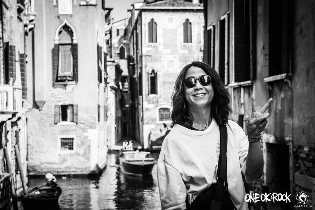 Tomoyaさんのインスタグラム写真 - (TomoyaInstagram)「ずっと行きたかった街、ベネチアにやっと行けた！🇮🇹 このツアーで1番のデイオフになった☺️ また来たいな✨🕊  I finally got to visit Venice!☺️ It has become one of my favorite cities! I can't wait to come back🌏✨🕊   @julenphoto 📸   #drummer #dayoff #venice #🇮🇹 #見るだけ」7月20日 22時15分 - tomo_10969
