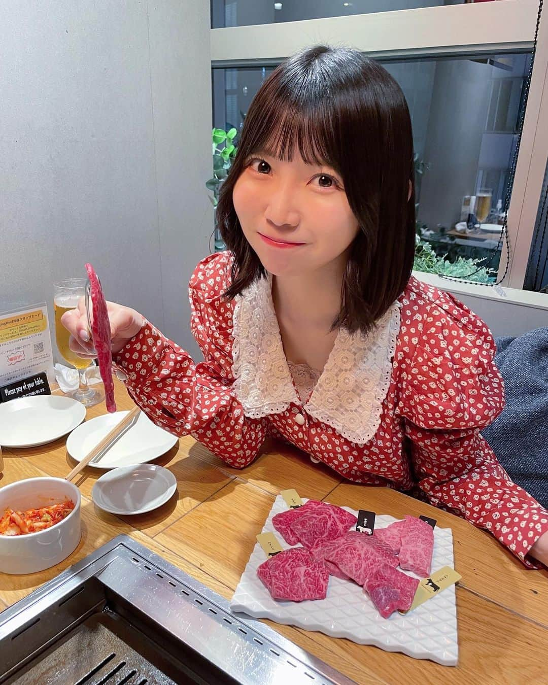 雪村花鈴のインスタグラム：「彼女と焼肉なう！だね！🫢♡  ここめちゃめちゃおいしかたよ〜＾＾ エイジングビーフさいこお  @agingbeef_shibuya  #エイジングビーフ #熟成肉 #焼肉 #渋谷ディナー #渋谷ランチ #エイジングビーフ渋谷 #渋谷焼肉 #お肉ディナー　#PR」