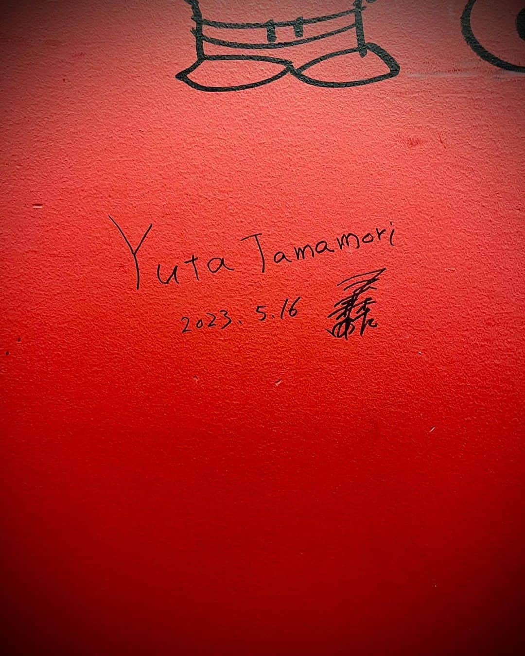 玉森裕太さんのインスタグラム写真 - (玉森裕太Instagram)「⁡ LAにあるピクサースタジオへ✨ とても素晴らしい空間で貴重な体験でした。 ピクサースタジオの壁に日本人声優で初めて名前を書かせてもらいました！🫧 ⁡ #KisMyFt2 #yutatamamori #玉森裕太 #マイエレメント」7月20日 22時24分 - yuta_tamamori_kmf2