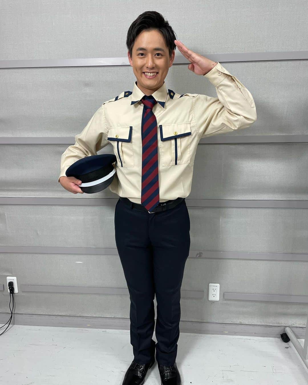 髙橋大悟のインスタグラム：「#よるパ！  新人警備員として頑張ります！？  月曜日〜金曜日の深夜放送「よるパ！」を今月から担当させて頂いております。  大先輩の東京ホテイソンのお2人についていきます！！🙌  #よるパ #新人警備員髙橋 #巡回に行ってました...」