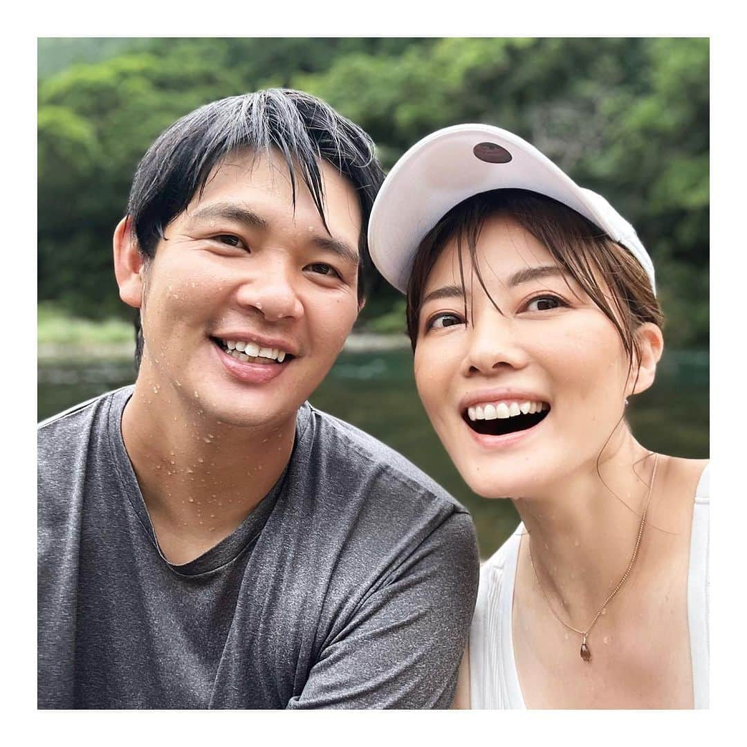 羽舞咲のインスタグラム：「🎗We love being in nature ⁡ 愛犬ハニーを連れて 近くの川（天然プール）で初泳ぎしました🐕 ⁡ 気持ちいい〜っっ！！ ⁡ 自然にどっぷり浸れる夏は 癒しと元気のパワーが満ちてくる感じがします✨ ⁡ 今日も心豊かに 今を楽しんでいこうね♪ (*´-`*) ⁡ ⁡ ┅┅┅┅┅┅┅┅┅┅┅┅┅┅┅┅┅┅┅┅ ⁡ 🎧神宮前ラジオ 「羽舞咲のゆるゆるビューティ研究所」 （毎週水曜日オンエア） ⁡ 🇨🇱「ラテンマインド研究室」 ラテンマインドを通じて当たり前を考え直し、日本人の殻を破るzoomワークショップ ⁡ 🌴10月13日（金）〜15日（日） 「ラテンリトリート」in 五島列島 ⁡ 心を込めてお届けします♡ ⁡ @herbemi プロフィールリンクをチェック！！ ⁡ ┅┅┅┅┅┅┅┅┅┅┅┅┅┅┅┅┅┅┅┅ ⁡ #サスティナブル #風の時代 #シンプルライフ #ライフシフト #スローライフ #ヘルシーライフ #セルフラブ #ナチュラルライフ #癒し時間 #旅する人生 #サスティナブルライフ #自分らしく生きる #地方移住 #五島列島 #自然暮らし #川遊び #五島の大谷翔平 #羽舞咲」