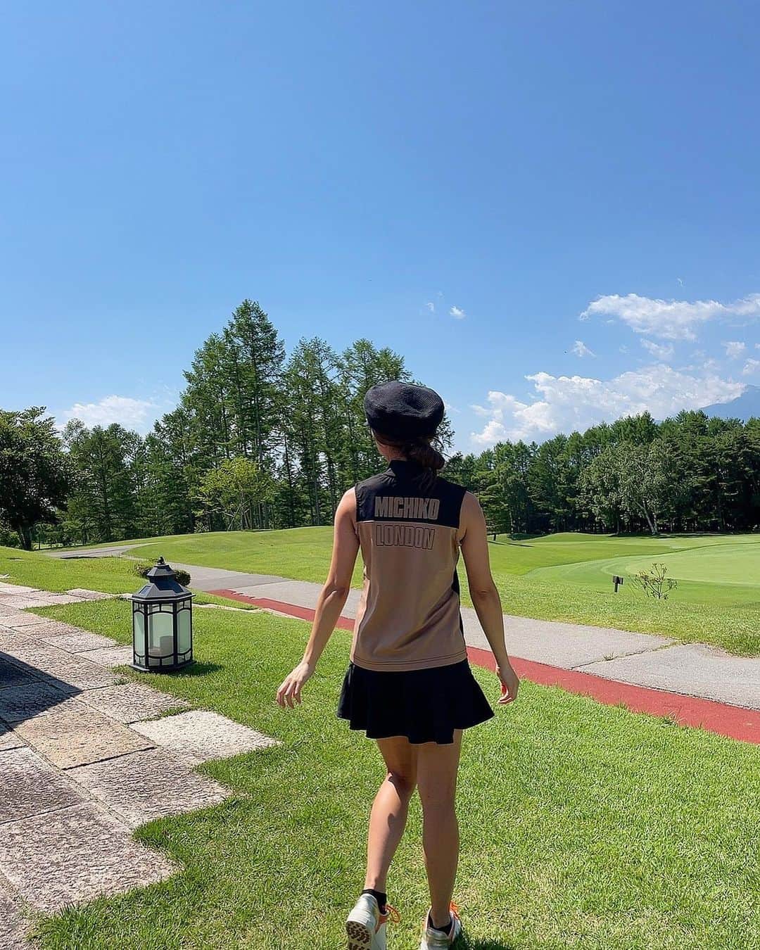 YUKAさんのインスタグラム写真 - (YUKAInstagram)「@michiko_london_golf  このウェア好きだなー☺️ ベージュ✖︎ブラック良いですね👍 ⁡ このマリオ帽被ると夏が来たなーと感じます😎 ⁡ 明日は毎年楽しみにしてるコンペだよー⛳️ 色んな人に会えるのも楽しみ😋 楽しんできます❤️ ⁡ #ゴルフ好き #ゴルフ #ゴルフラウンド #ゴルフ女子 #ゴルフ上手くなりたい #ゴルフスイング #ゴルフスイング動画 #ゴルフコーデ #ゴルフ男子 #ゴルフ好きな人と繋がりたい #ゴルフバカ #ゴルフ好きな人と仲良くなりたい #ゴルフウェア #おしゃれさんと繋がりたい #お洒落 #スポーツ好き＃フィラゴルフ #filagolf #golf #vg_fashion #golfstagram #golfwear #golfgirl #golfswing #골프여자#골프스타그램 #골프 #골프웨어  ⁡」7月20日 22時30分 - golf_yuka3405