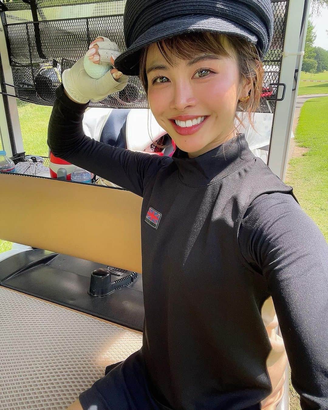 YUKAさんのインスタグラム写真 - (YUKAInstagram)「@michiko_london_golf  このウェア好きだなー☺️ ベージュ✖︎ブラック良いですね👍 ⁡ このマリオ帽被ると夏が来たなーと感じます😎 ⁡ 明日は毎年楽しみにしてるコンペだよー⛳️ 色んな人に会えるのも楽しみ😋 楽しんできます❤️ ⁡ #ゴルフ好き #ゴルフ #ゴルフラウンド #ゴルフ女子 #ゴルフ上手くなりたい #ゴルフスイング #ゴルフスイング動画 #ゴルフコーデ #ゴルフ男子 #ゴルフ好きな人と繋がりたい #ゴルフバカ #ゴルフ好きな人と仲良くなりたい #ゴルフウェア #おしゃれさんと繋がりたい #お洒落 #スポーツ好き＃フィラゴルフ #filagolf #golf #vg_fashion #golfstagram #golfwear #golfgirl #golfswing #골프여자#골프스타그램 #골프 #골프웨어  ⁡」7月20日 22時30分 - golf_yuka3405