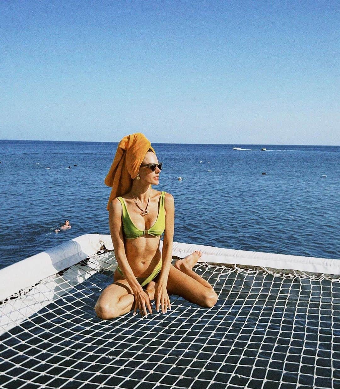 アレッサンドラ・アンブロジオのインスタグラム：「💚✨🧜🏻‍♀️」