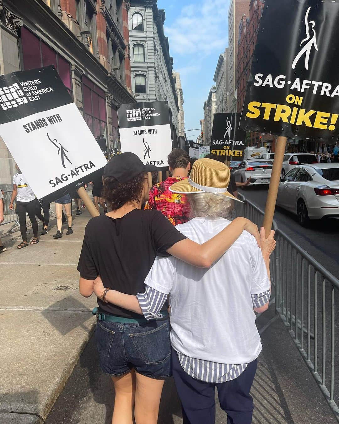 ジョン・キャロル・リンチのインスタグラム：「#SAGAFTRAstrike #SAGAFTRAstrong #WGAstrong」