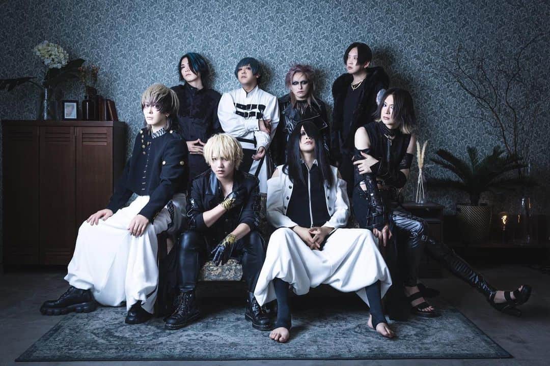 YOMIのインスタグラム：「NIGHTMARE × MUCC 2MAN TOUR “悪夢69”チケット一般発売中！  8月17日(木) Zepp Nagoya 8月18日(金) Zepp Osaka Bayside 8月24日(木) Zepp Haneda(TOKYO)  今の俺達の全力をぶつけます！🔥 #ナイトメア #NIGHTMARE #ムック #MUCC #ライヴ #live #東京 #名古屋 #大阪」