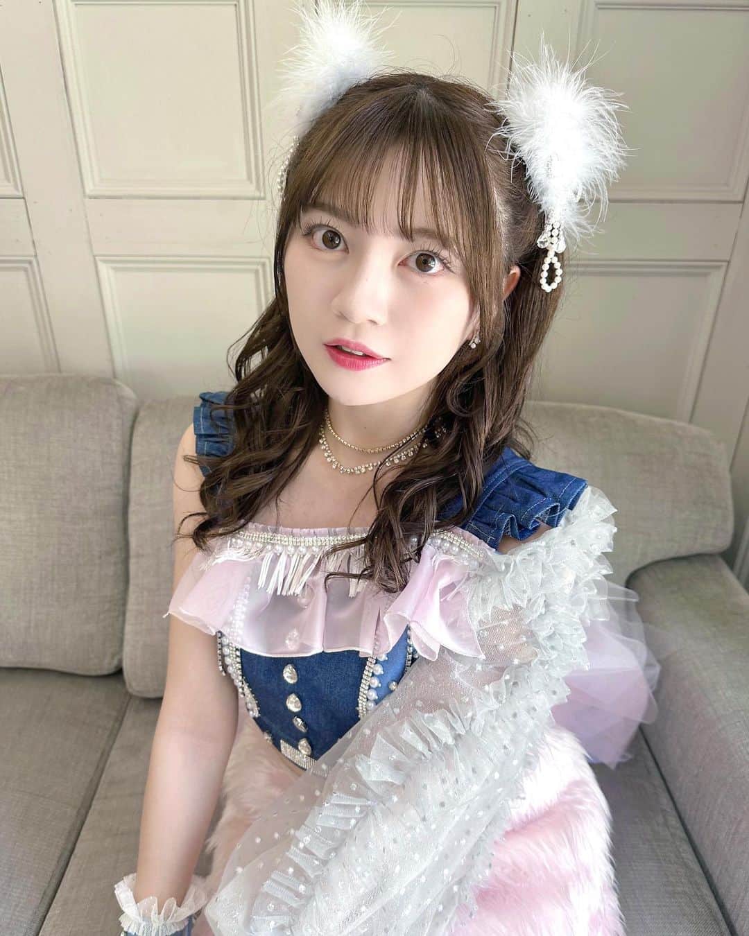 廣川奈々聖のインスタグラム：「^ _ ̫ _ ^ ♡💭🎂 ⁡ ⁡ ⁡ なんかほんと今更なんだけど 今年の生誕衣装の写真、わかりやすいのちゃんと載せてなかったな〜と思って載せてみる🐈🫧🫧 ⁡ ⁡ 今年もまた私がイラストに描いたものを @teaaaharu ちゃんが可愛く作ってくれました🥲🙏🏻 ⁡ 2パターンで着られる仕様になってたり、袖の部分が左右で違うところが私的お気に入りポイントです¨̮ 🫶🏻 ⁡ ⁡ ⁡ なっちゅんっぽいってたくさん言って貰えた◜. ̫.◝🤍  また着たいな〜〜〜🪄︎︎ ⁡ ⁡ ⁡ どっちのパターンがすきだった？💭  ⁡ ⁡ ⁡ ⁡ #衣装デザイン #生誕衣装 #アイドル衣装 #日本偶像 #japanesegirl #idolcosplay #나나세」