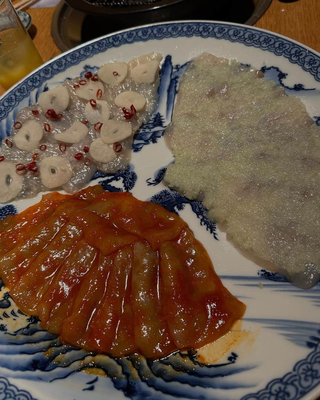 ソンイさんのインスタグラム写真 - (ソンイInstagram)「出産前の2〜3月は外食納めだ〜！と行きたいお店ほぼ制覇したのが懐かしい🤣✌🏻  せっかくなのでそのうちの1部のお気に入りお店をシェア🍽️  好き嫌いが超多い旦那だけど、夫婦共通で好きなのがトリュフなのでトリュフ祭り気味🥹🫶🏻  そろそろ娘連れてのお出かけにも慣れてきたし、特にコース料理系のお店は赤ちゃんが歩いたり自我がそんなにない月齢の方が逆に連れて行きやすいと第一子育児で学んだから、また4人家族で外食楽しもうっと💕  1枚目 BOTTEGA  (子連れ不可、料理は1つ前の投稿にアップしたよ✨4年ぶり夫婦ディナーで行けた念願のお店🍽️)  2.3枚目 Margotto e Baciare (コース料理に自分たちで選んだトリュフを全メニューにかけてくれる🤤子連れは毎月第三土曜日のランチか、ディナーも個室ならok🫶🏻お子様プレートも息子爆食いしてた🤣)  4.5枚目 銀座うかい亭 (鮑のランチコースが１番コスパよく子連れしやすいかなと🫶🏻お子様コースも絶品、子連れへのホスピタリティも完璧で我が家の特別ご飯の大優勝店🥇)  6枚目 中国飯店 (写真はフカヒレだけど中国飯店の北京ダックがとにかく好きすぎる😮‍💨💕ワイワイしてるから個室じゃなくても子連れしやすいし🤝🏻)  7枚目 SATOブリアン本店 (本店は子連れNGだから出産前に月1×4回、姉と贅沢ランチしてた🤣ブリ飯がとにかく大優勝🥇あ〜恋しい🥹3号店のランチなら子連れできるみたいです！)  8枚目 AU GAMIN DE TOKYO (個室かリニューアルした1Fなら子連れOK✨トリュフのスフレオムレツがとにかく好きぃ🍳お子様プレートも美味しい👦🏻定期的に何年も通ってる大好きなお店✨)  9枚目 鳥茂 (ピーマン肉詰め発祥の焼きトン屋さんで、上シロとレバーが大好きすぎる...🤤息子はつくねと雑炊と温麺が大好き👦🏻店内すごく活気あるから子連れしやすい！ベビーカーもokだけど2階席行くには階段のみ)  10枚目 心・技・体 うるふ (フグ焼きが絶品で親との家族ご飯の時の定番店✨座敷あるから子連れしやすい🫶🏻)  あと写真載せきれないけど、結局はよろにくが１番長年通ってるかな🤣 個室のみ子連れokでトリュフすき焼きとシルクロースは最後の晩餐で食べたいほど大好き🤤💕 息子はアラカルトでツチノコとそうめんを大人1人前食べますw」7月20日 13時46分 - sunwei1013