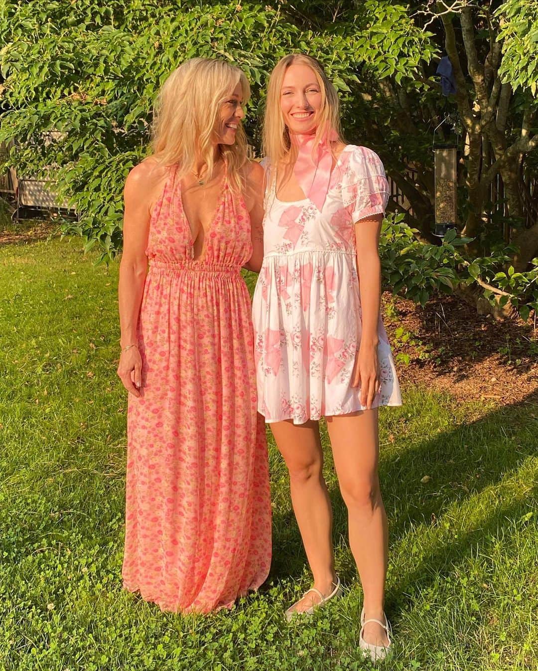 ジェニー・ガースさんのインスタグラム写真 - (ジェニー・ガースInstagram)「If I’m being honest, having my @lucabellabella live across the country feels like someone is ripping my heart apart.  It’s knowing she’s safe and grounded and happy, those are the only thoughts that ease that pain.  Lu, my time with you is on the top of my gratitude list today and everyday🧚🎀💕👯‍♀️ #grateful #emptynest #almostemptynest #motherhood #love #iykyk 1st pic: Thank you  @gabrielsnyc for always making me feel so welcome🏡💕 2nd: @gabeaiello Look what you guys made!  3rd: Nothing better than being in the kitchen with you  4th: Remember the time you ate beef?🤢 5th: Just like when you were young, you love to entertain me. I always give you a 🔟!  6th: Dressed in @loveshackfancy for a special night🎀 7th: I’m always with you❤️ 8th: I hate goodbyes😥」7月20日 14時01分 - jenniegarth