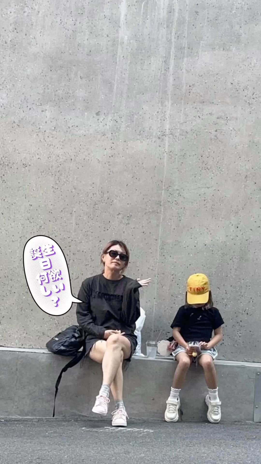 イガリシノブのインスタグラム：「1日目は空港から直で(タクシーハイヤーで荷物持ち歩かず)、弘大に🙋🏻‍♀️」