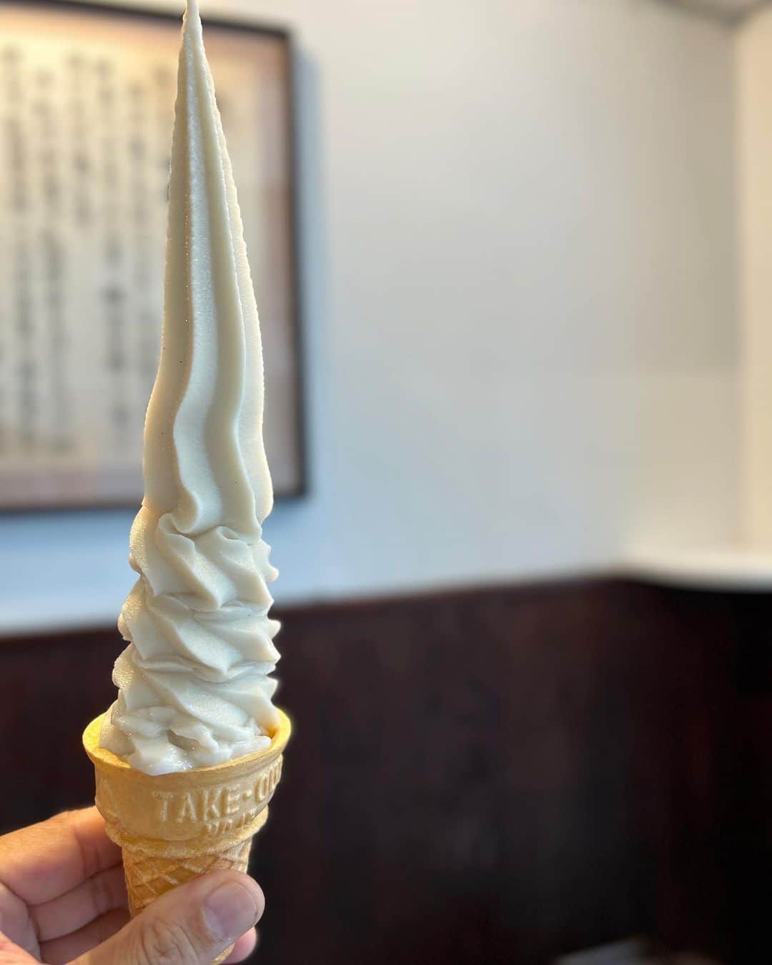 梅田啓介のインスタグラム：「牛乳生アイスサイコー  #渋谷白一  #白一 #アイスはみんな美味しいけど #数少ないほんとに美味しいアイス」