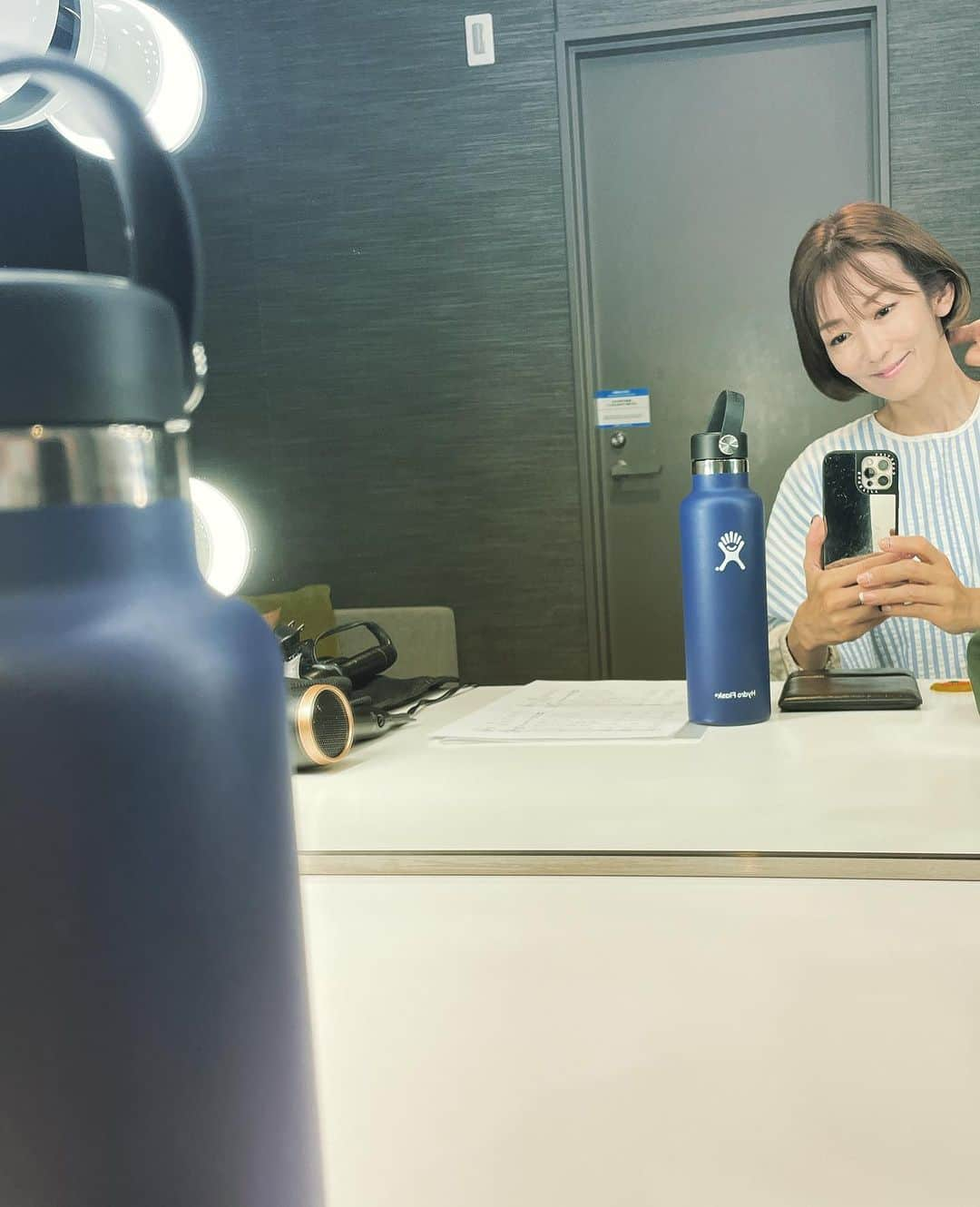 大河内奈々子のインスタグラム：「. . お仕事にの時も　欠かさない @hydroflask.jp 。 保温も保冷もこれに適うものなし🙌  #中身はお湯 #nanakoohkouchi  #大河内奈々子」