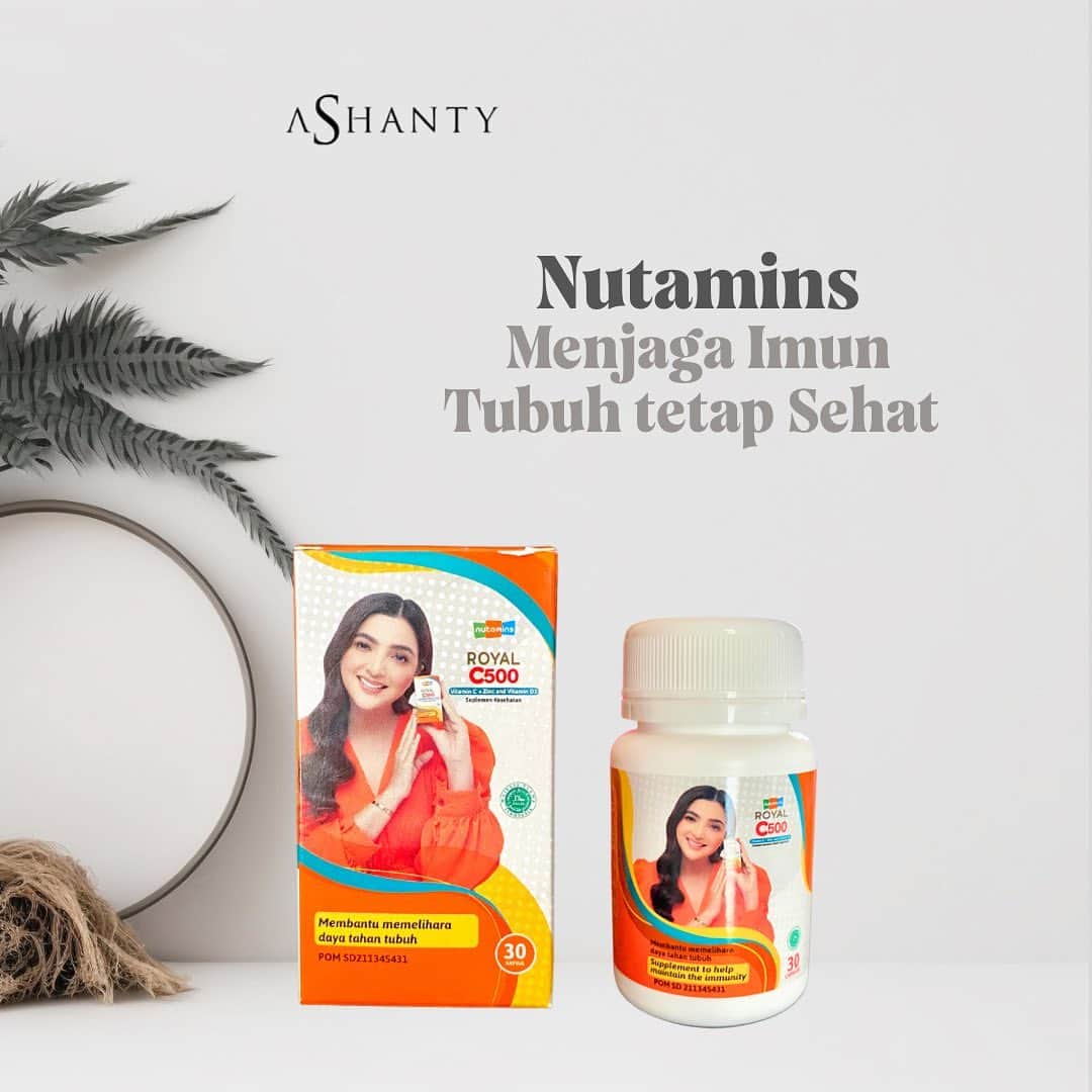 ASHANTY BEAUTY CREAM OFFICIALのインスタグラム：「Daya tahan tubuh adalah kemampuan tubuh dalam melawan bakteri atau virus penyebab penyakit. Apabila seseorang memiliki daya tahan tubuh yang lemah, maka tubuhnya akan lebih mudah terserang penyakit. Untuk itu, Anda perlu menghindari hal-hal yang menjadi penyebab daya tahan tubuh menurun seperti kekurangan cairan tubuh.  Maka dari itu kita harus selalu rutin minum vitamin yang cocok untuk tubuh kita. Vitamin terbaik pastinya Nutamins 🥰  #ashantycosmetics #ashanty_ash #cosmetics #cosmetic #makeuptutorial #rekomendasimakeup #makeuplover #lokalmakeup #makeupnatural #makeuplooks」