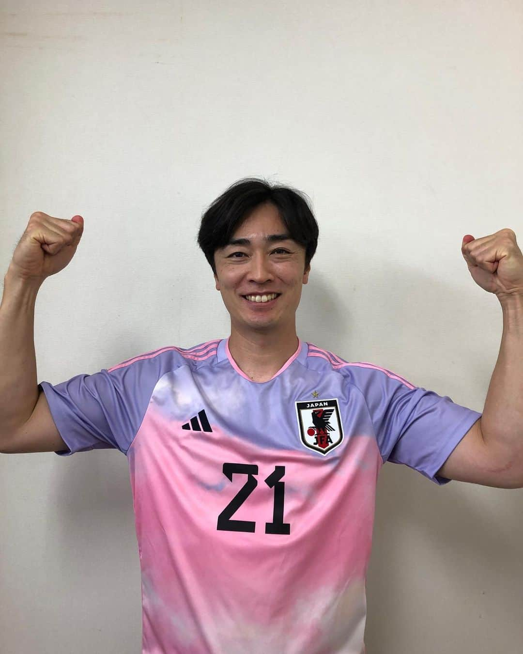 和田毅のインスタグラム：「⚽️ 女子ワールドカップ開幕⚽ TEAM adidasとしてなでしこジャパンを応援します！ 初戦は、7月22日16時から、ザンビアと対戦です！勝利を信じて🤞🔥   @adidastokyo #FIFAWWC  #なでしこジャパン #咲き誇れ #createdwithadidas」