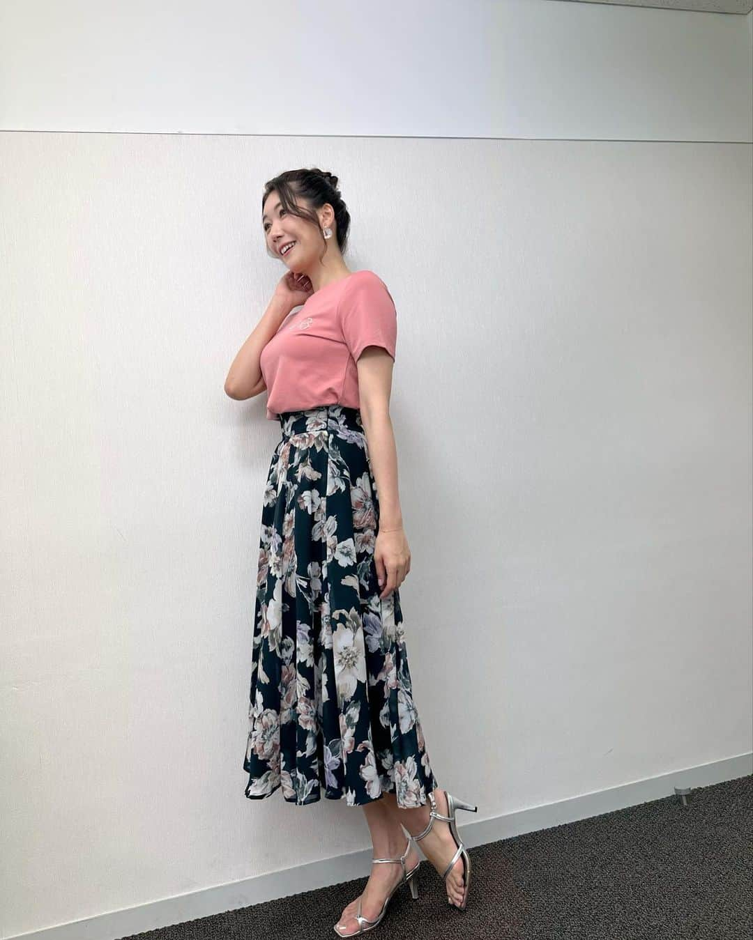 穂川果音さんのインスタグラム写真 - (穂川果音Instagram)「水曜アベプラ衣装👗 今日はTシャツの日なんだって👚  #tシャツコーデ #夏コーデ　#アベプラ　#お天気コーデ　#明日コレ着よコーデ　#気象予報士」7月20日 14時57分 - hokawakanonn