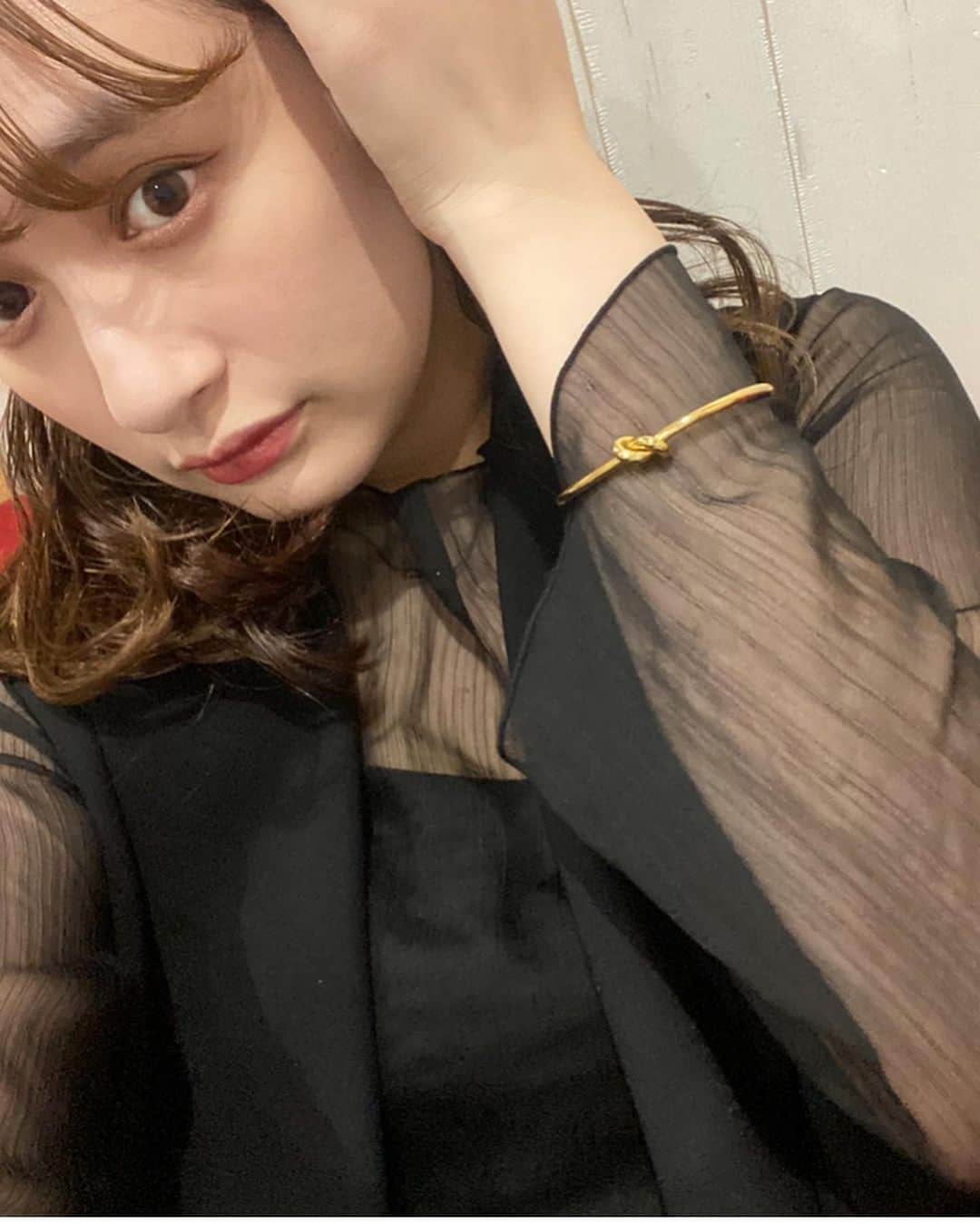 川口カノンのインスタグラム：「bracelet🐵 @thelimely  . シンプルで使いやすいのにワンポイントが可愛い✨」