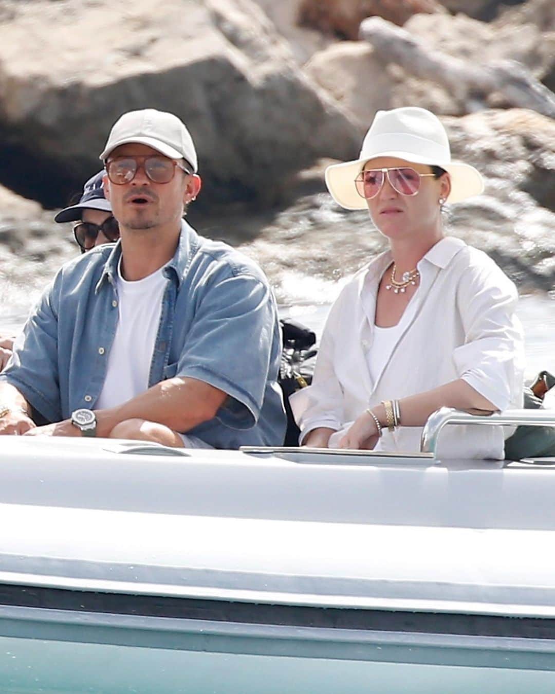 Just Jaredさんのインスタグラム写真 - (Just JaredInstagram)「Katy Perry & Orlando Bloom head out on a boat ride with friends while on vacation in the South of France. #KatyPerry #OrlandoBloom Photos: Backgrid」7月20日 14時59分 - justjared
