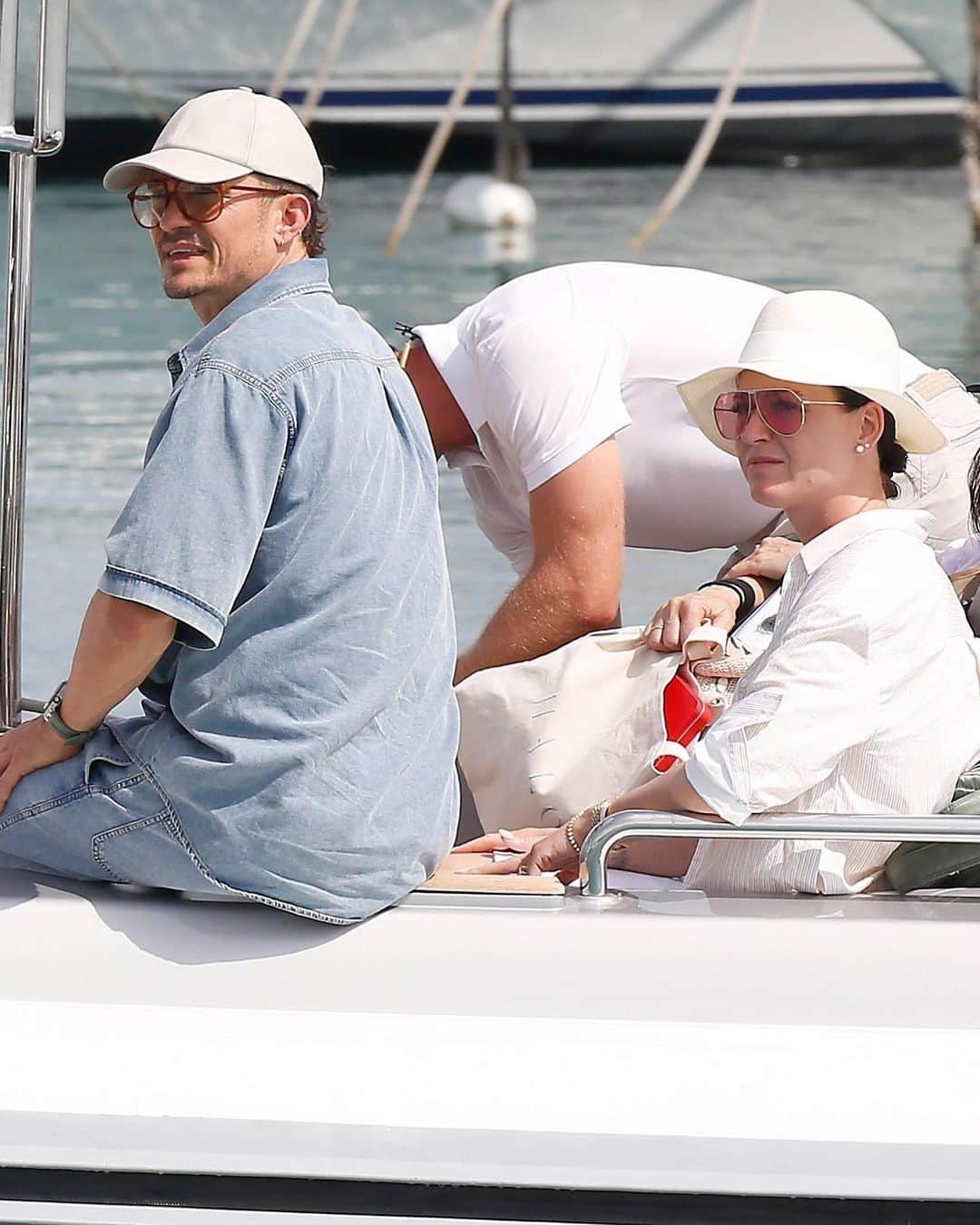 Just Jaredさんのインスタグラム写真 - (Just JaredInstagram)「Katy Perry & Orlando Bloom head out on a boat ride with friends while on vacation in the South of France. #KatyPerry #OrlandoBloom Photos: Backgrid」7月20日 14時59分 - justjared