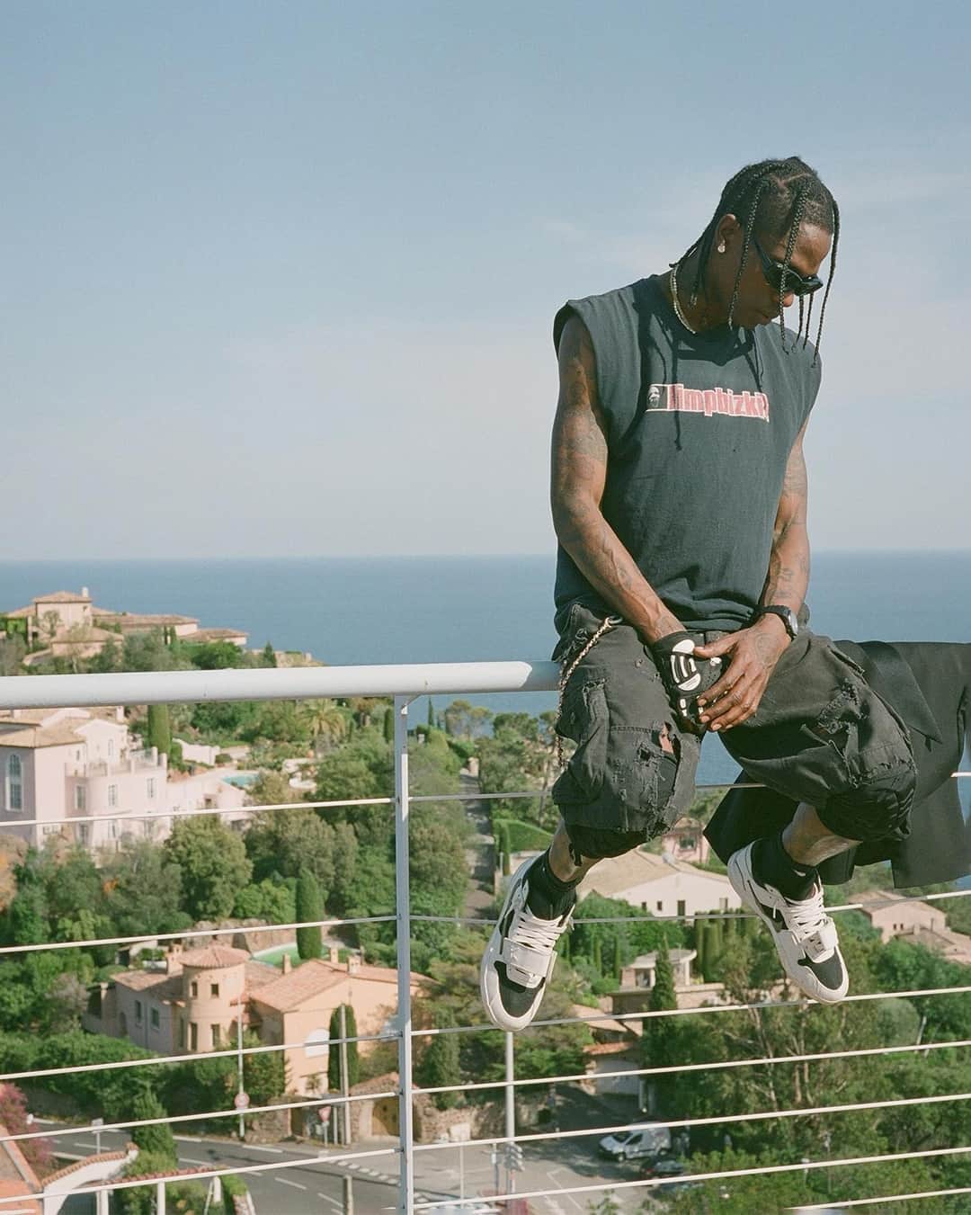 HYPEBEASTさんのインスタグラム写真 - (HYPEBEASTInstagram)「@hypebeastkicks: Get a closer look at @travisscott’s upcoming Jordan “Cut the Check.” The sneaker, which was spotted back in May, appears in predominantly white makeup, taking on a monochromatic look. A forefoot strap is also included.⁠ ⁠ For those interested, the pair will reportedly drop later this year.⁠ Photo: Travis Scott」7月20日 15時15分 - hypebeast