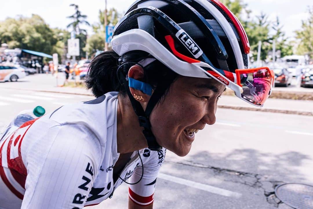 與那嶺恵理のインスタグラム：「😄just because 3days to My first TOUR de FRANCE 🇫🇷🥖 . . Personally great honored to race @letourfemmes in Japan color 🇯🇵 and looking forward to having hard but for sure nice week🚴🏻‍♀️🚵🏻‍♀️🥖⛰🚐🍝 with @hphcycling girls and staffs 🧡💜 I’ll do my best every single day 🤘🏻 . . 📸: @oskarsbrook  #今日のエリさん　#HumanPoweredHealth」