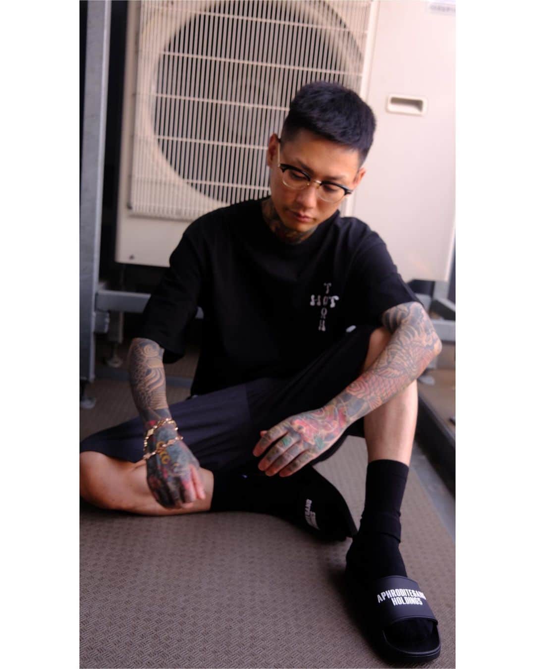 DELTA9KIDさんのインスタグラム写真 - (DELTA9KIDInstagram)「室外機の前にて。  @budspoolallday」7月20日 15時39分 - delta9kid