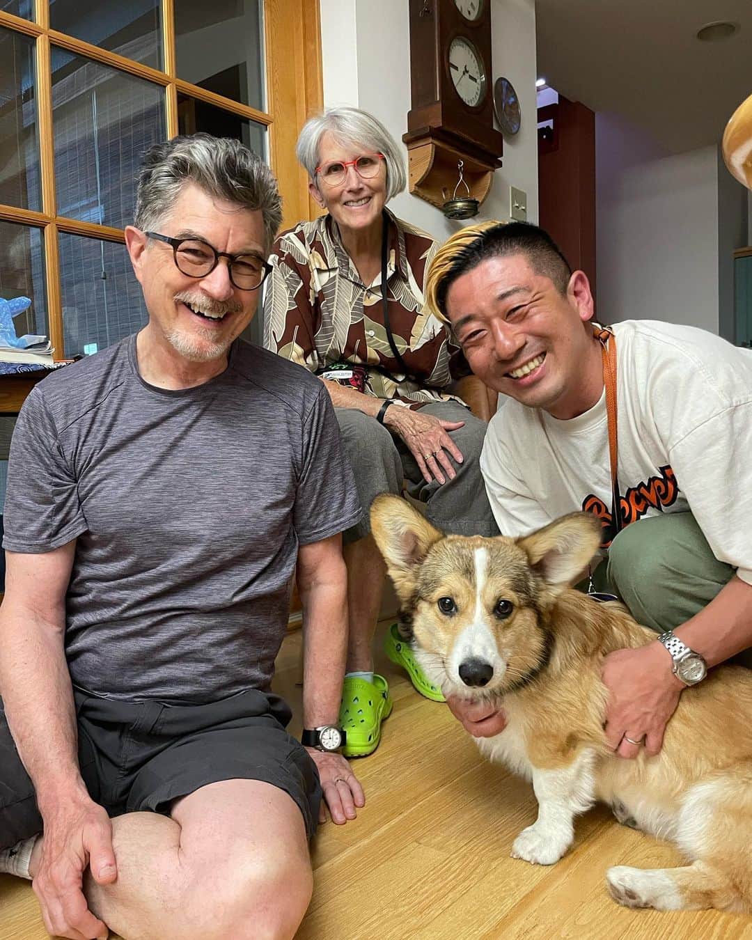 小林拓一郎のインスタグラム：「僕がかつて留学し、住んでいた街、コバリスへ。  ツナを連れてきたのは5年前。  成長したツナの姿を大切なオレゴンの家族に見てもらいました。  昼間はとことん『GoodWill』巡りを。  ディグしてる様子をご覧ください笑  そして、夜中まで父親の思い出に付き合ってくれてありがとよ、ツナ。  #portland #travelportland  #oregon #traveloregon  #loveitportland  #loveitportlandoregon  #ポートランド #オレゴン」