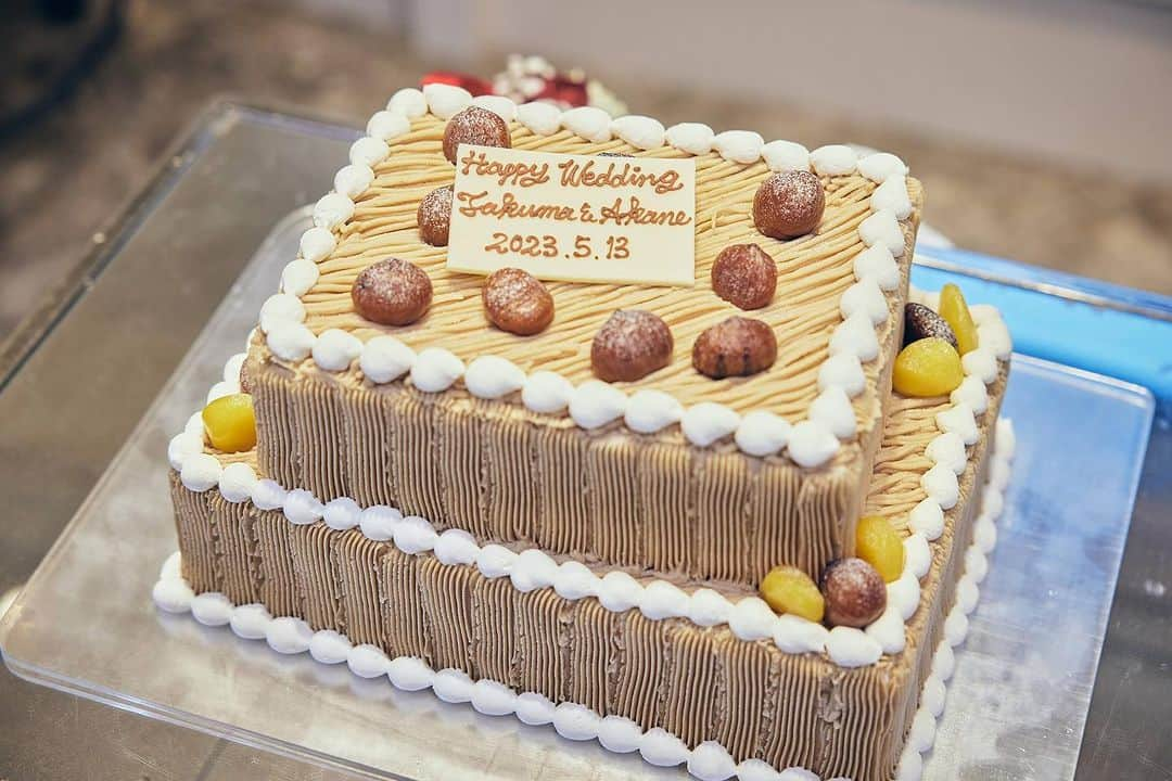 青山フェアリーハウスのインスタグラム：「. . weddingcakeご紹介🌰 モンブランケーキです🌰 生クリーム苦手な方や秋婚の方、オススメです☺︎❤︎ . . . . #青山フェアリーハウス #ウェディングケーキ #モンブラン #montblanc」