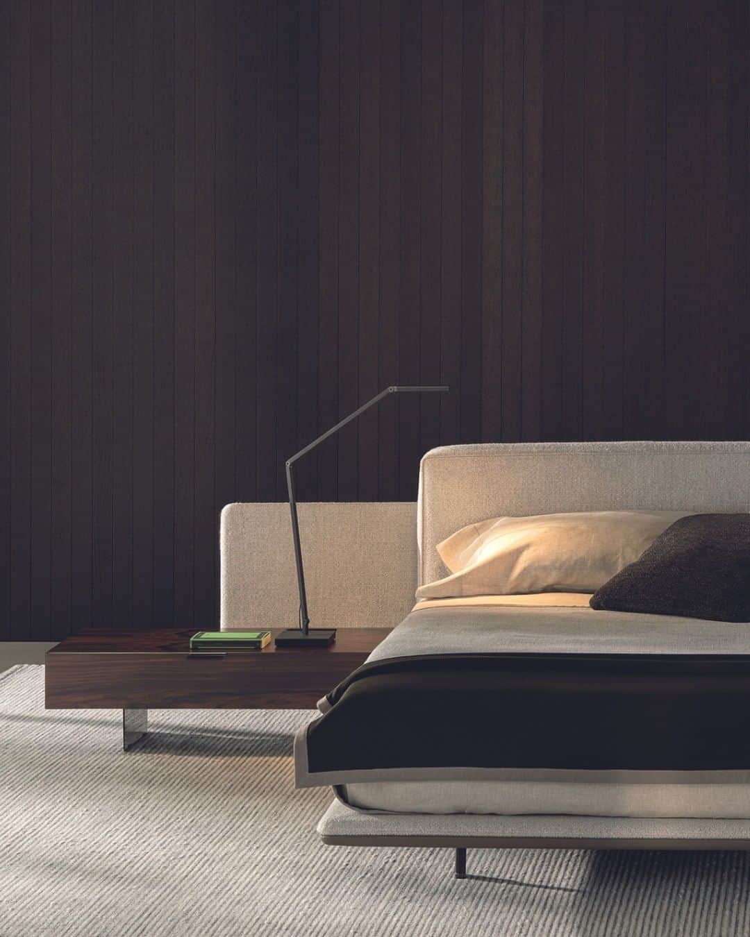 Minotti Londonさんのインスタグラム写真 - (Minotti LondonInstagram)「Horizonte Bed is the natural evolution for the night area of the Horizonte modular seating system.  Designed by @mkogan27 / @studiomk27, it is characterised by the rigorous and light horizontal line that inspires the design of the entire system.  Tap the link in our bio to discover the Horizonte bed.  #horizonte #minotti #minottilondon #marciokogan #studiomk27 #interiordesign #design #luxuryfurniture #madeinitaly #italianstyle #italianfurniture」7月20日 16時01分 - minottilondon