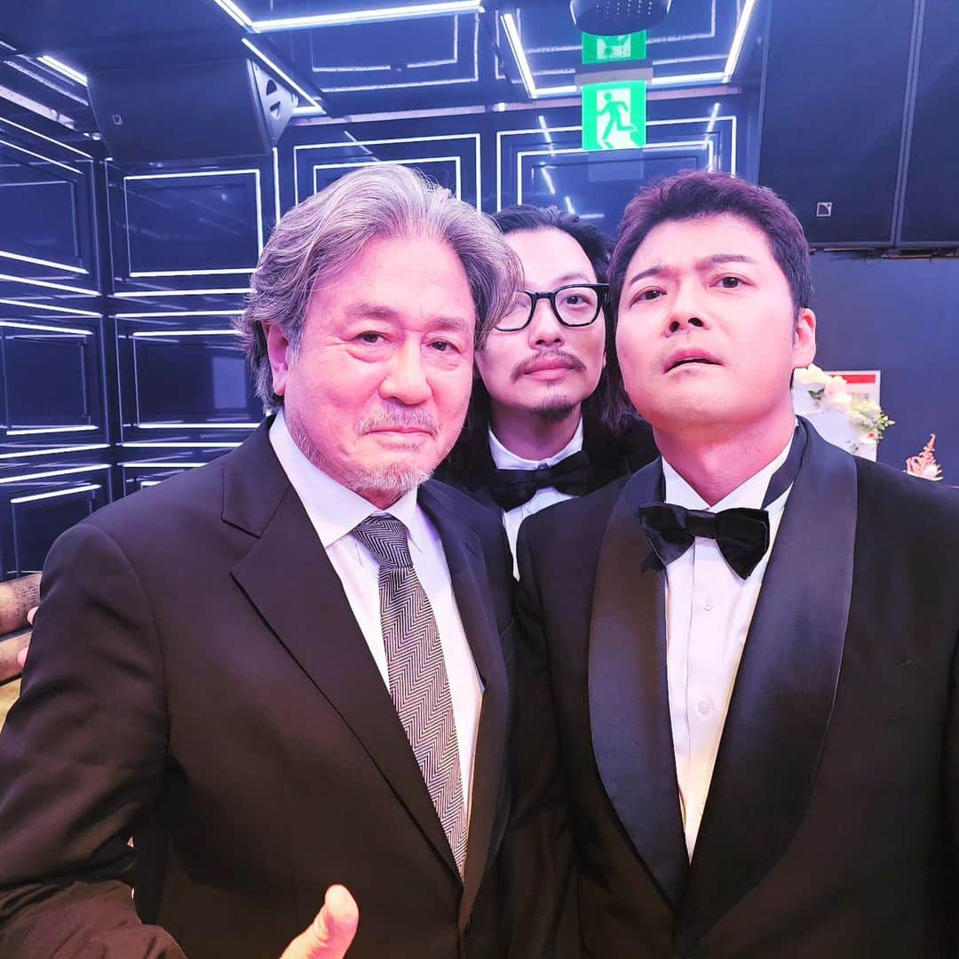 チョン・ヒョンムさんのインスタグラム写真 - (チョン・ヒョンムInstagram)「이번 상반기 나의 최애 원픽 연기장인 동휘 그리고 나 역시 사랑하는 최민식 형님♡  #카지노 #청룡시리즈어워즈」7月20日 16時12分 - junhyunmoo